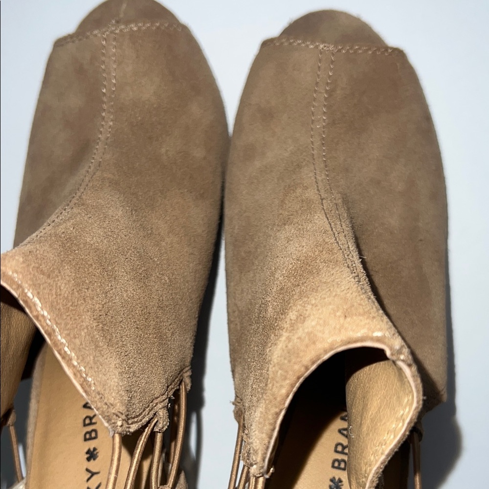 Women's Lucky Brand Tan Wedge Sandals size 8 - Picture 8 of 9
